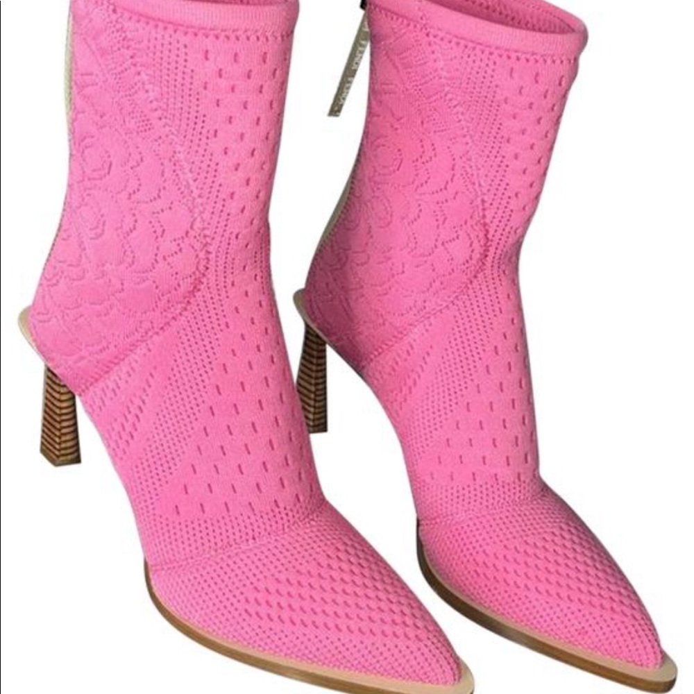 Pink fendi boots 1500$ amazing worn once 38